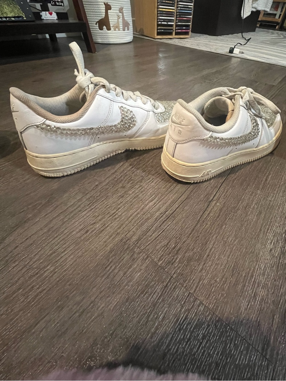 Nike Women’s White Sneakers with Crystals on Swoosh and toe